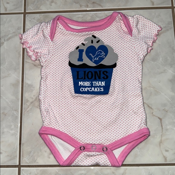 EUC! 3 Pack Bundle! Detroit Lions Onsie- Size 0-3 months & 3-6 months - Picture 9 of 11